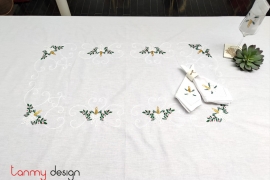 Khăn trải bàn chữ nhật (200x150cm) gồm 8 khăn ăn - thêu nến giáng sinh vàng